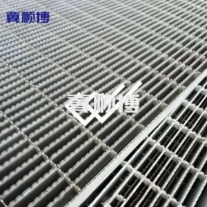 Stainless steel - serrated steel grating
