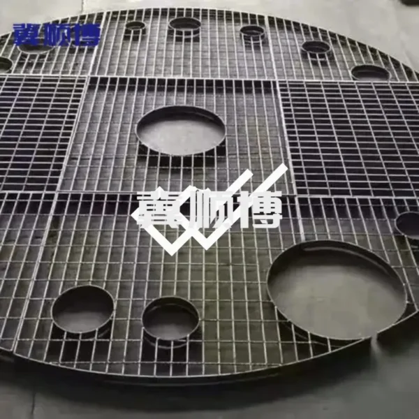 Carbon steel - irregularly shaped steel grating - Image 7